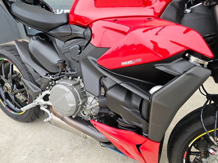 2024 DUCATI STREETFIGHTER V2 Red