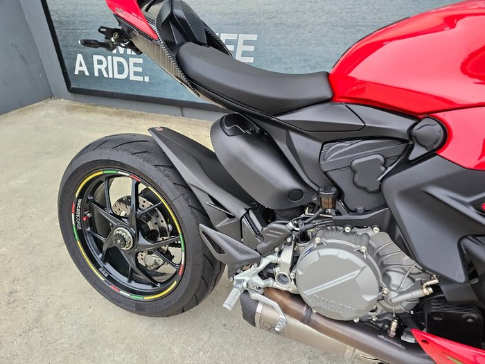 2024 DUCATI STREETFIGHTER V2 Red
