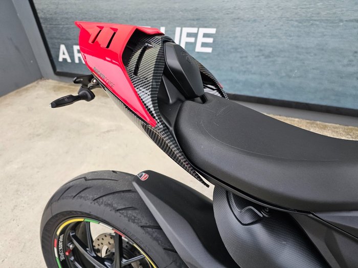 2024 DUCATI STREETFIGHTER V2 Red