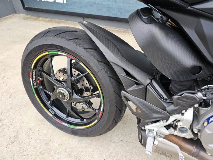 2024 DUCATI STREETFIGHTER V2 Red