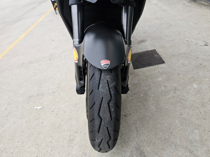 2024 DUCATI STREETFIGHTER V2 Red