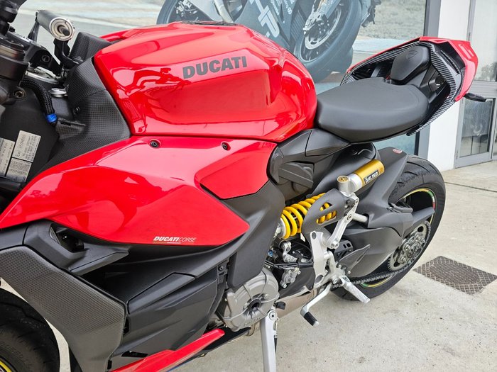 2024 DUCATI STREETFIGHTER V2 Red