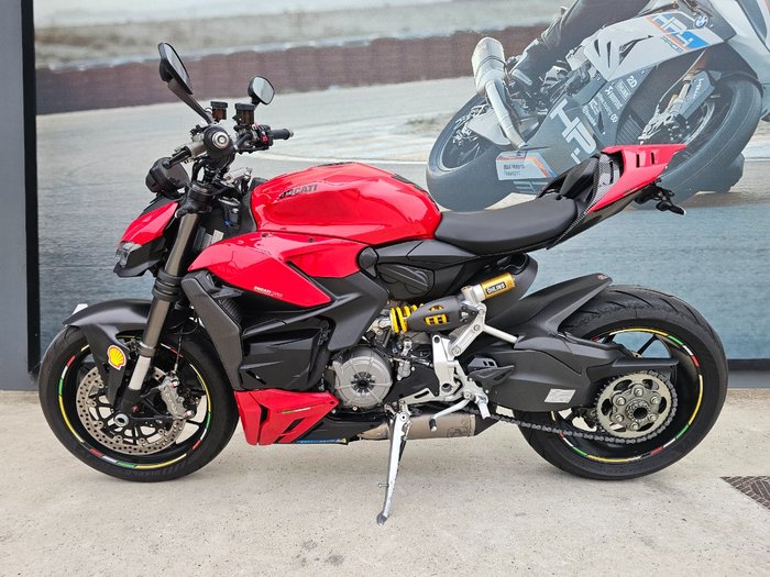 2024 DUCATI STREETFIGHTER V2 Red