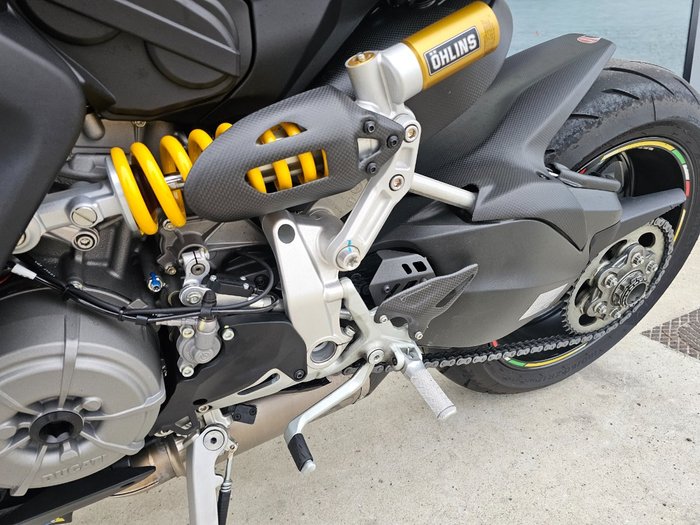 2024 DUCATI STREETFIGHTER V2 Red