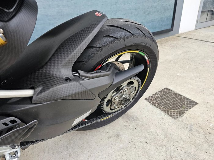 2024 DUCATI STREETFIGHTER V2 Red