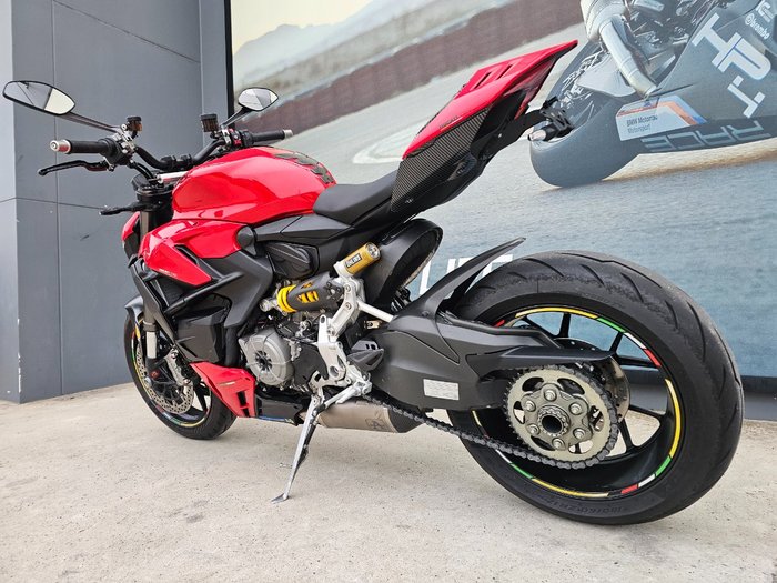 2024 DUCATI STREETFIGHTER V2 Red