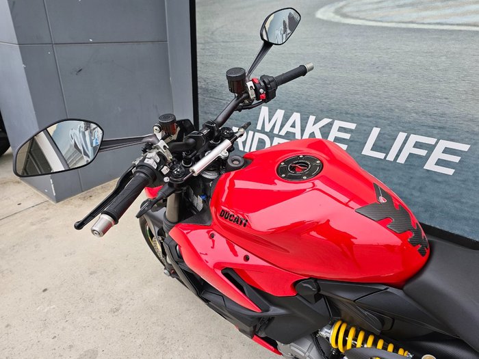 2024 DUCATI STREETFIGHTER V2 Red