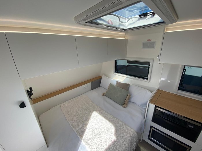 2025 Traveller Destination Track 15 Semi Off Road