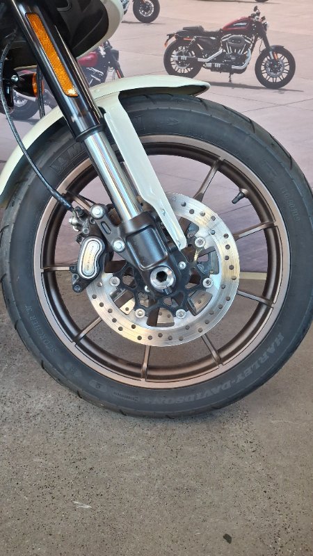 2023 Harley-davidson FXLRST LOW RIDER ST (117) WHITE SAND PEARL
