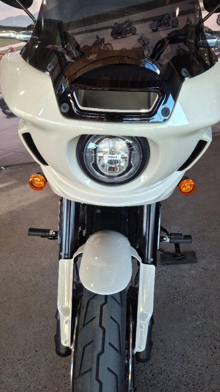 2023 Harley-davidson FXLRST LOW RIDER ST (117) WHITE SAND PEARL