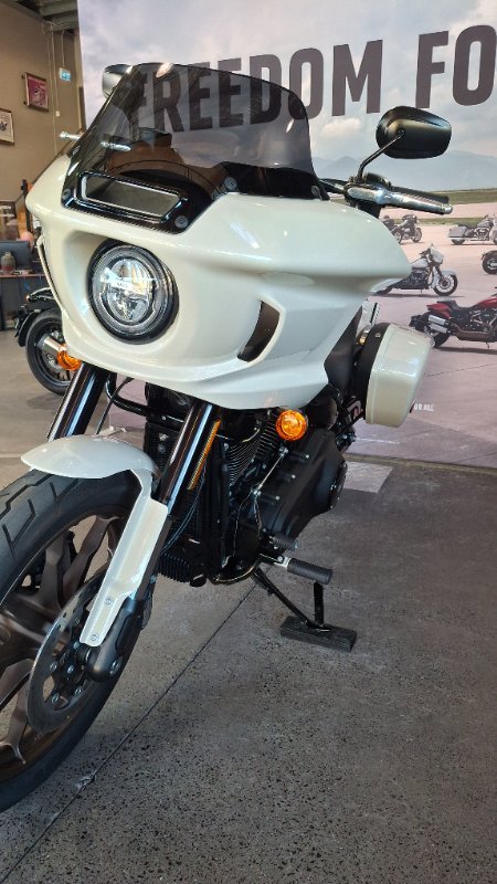 2023 Harley-davidson FXLRST LOW RIDER ST (117) WHITE SAND PEARL