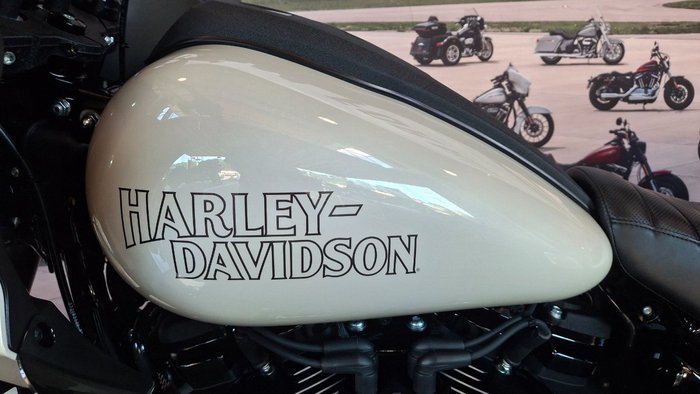 2023 Harley-davidson FXLRST LOW RIDER ST (117) WHITE SAND PEARL