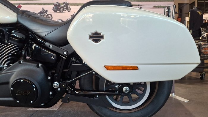 2023 Harley-davidson FXLRST LOW RIDER ST (117) WHITE SAND PEARL