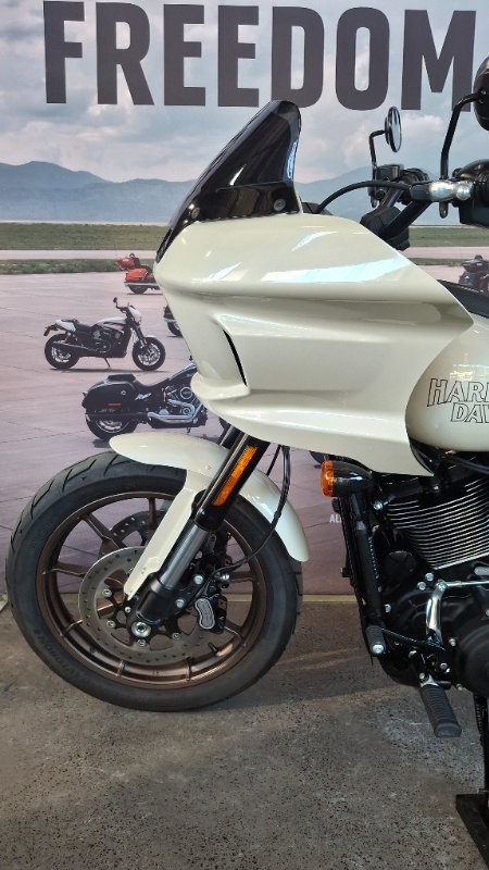 2023 Harley-davidson FXLRST LOW RIDER ST (117) WHITE SAND PEARL