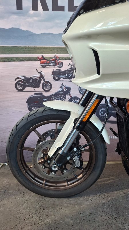 2023 Harley-davidson FXLRST LOW RIDER ST (117) WHITE SAND PEARL