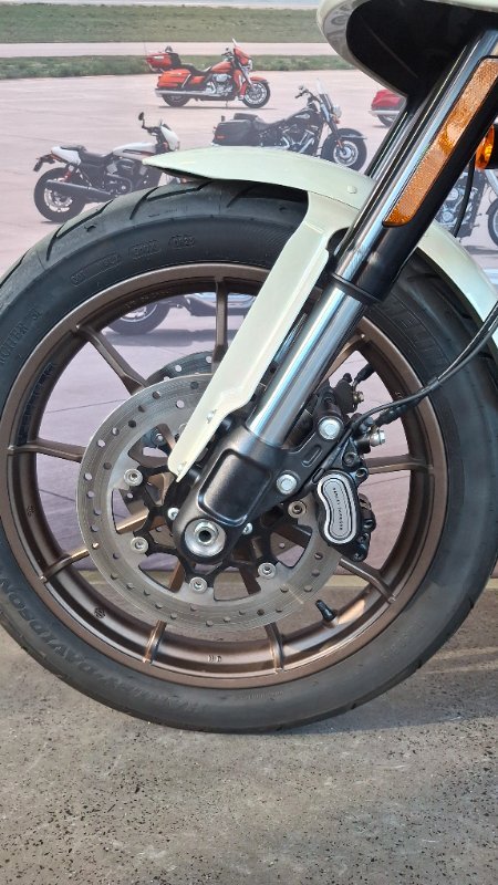 2023 Harley-davidson FXLRST LOW RIDER ST (117) WHITE SAND PEARL