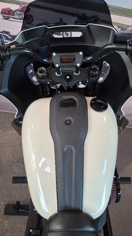 2023 Harley-davidson FXLRST LOW RIDER ST (117) WHITE SAND PEARL