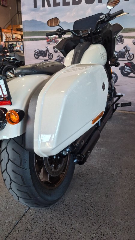 2023 Harley-davidson FXLRST LOW RIDER ST (117) WHITE SAND PEARL