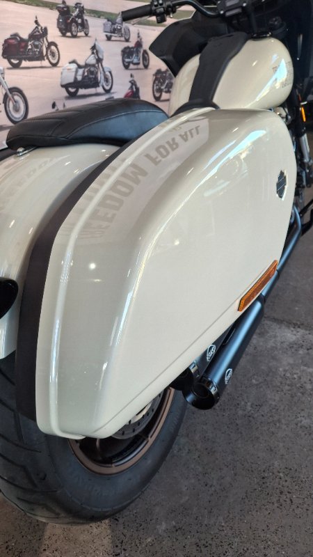 2023 Harley-davidson FXLRST LOW RIDER ST (117) WHITE SAND PEARL