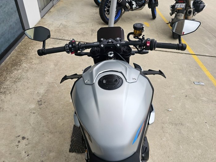 2025 BMW Motorrad M 1000 R White