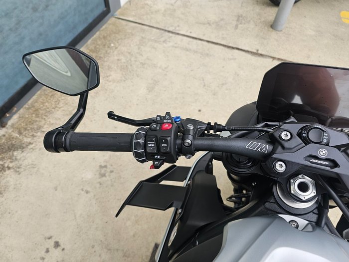 2025 BMW Motorrad M 1000 R White