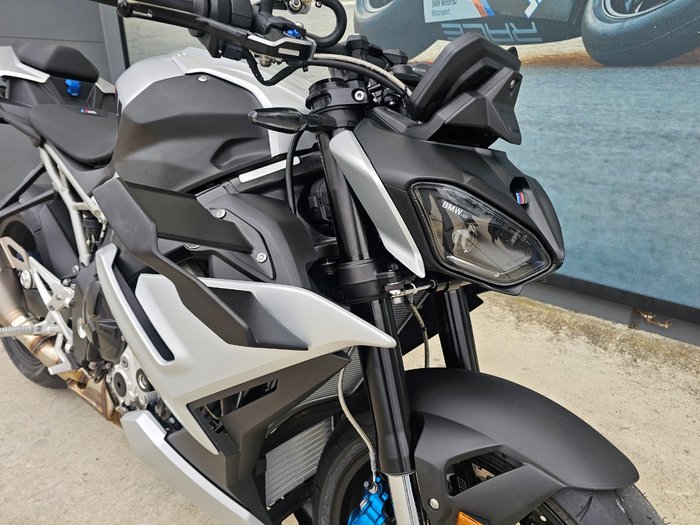 2025 BMW Motorrad M 1000 R White