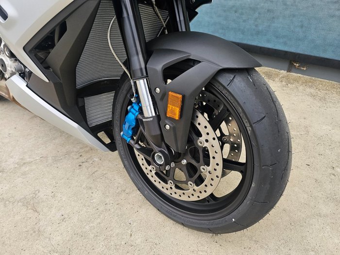 2025 BMW Motorrad M 1000 R White