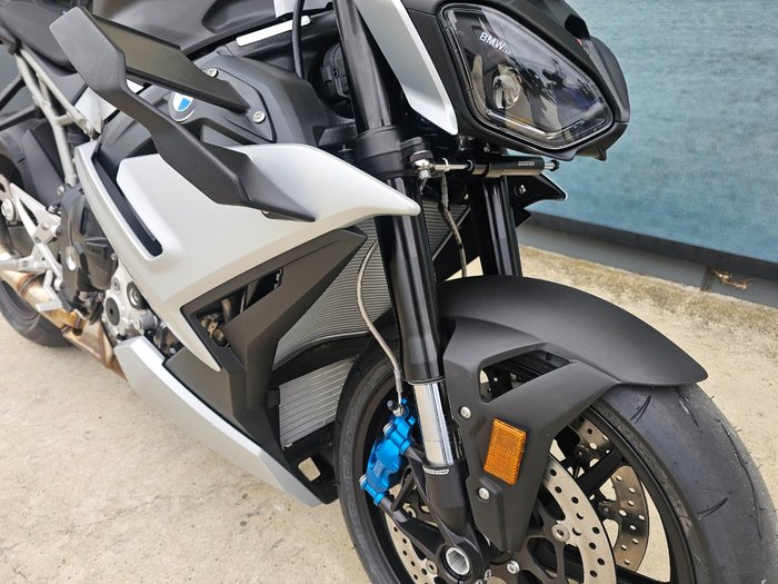 2025 BMW Motorrad M 1000 R White