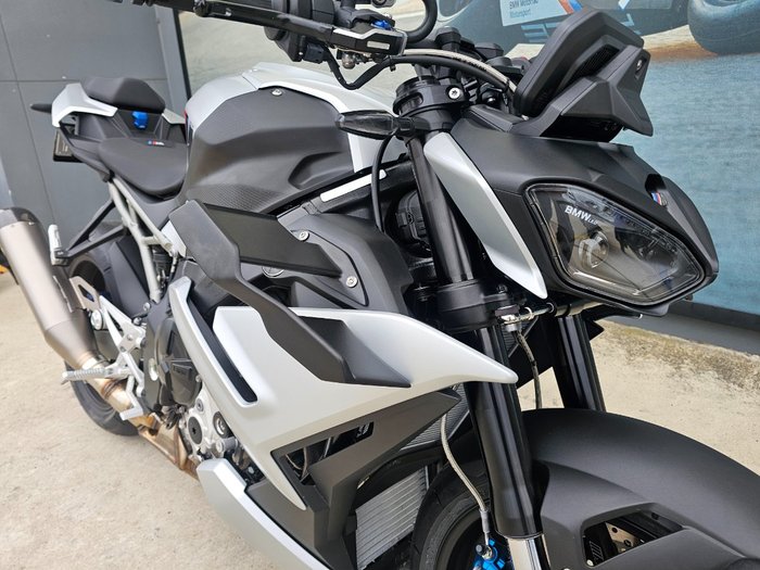 2025 BMW Motorrad M 1000 R White