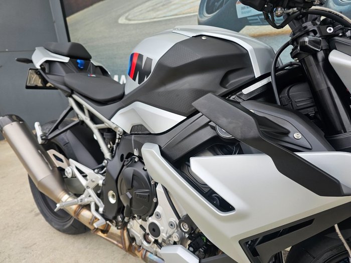 2025 BMW Motorrad M 1000 R White