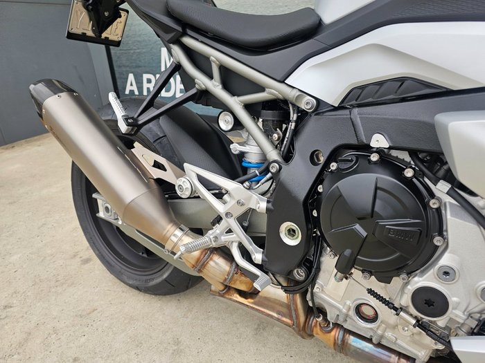 2025 BMW Motorrad M 1000 R White