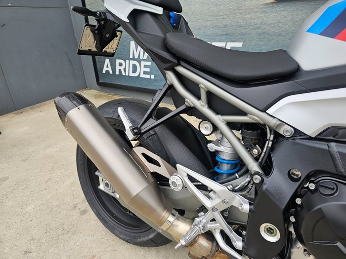 2025 BMW Motorrad M 1000 R White
