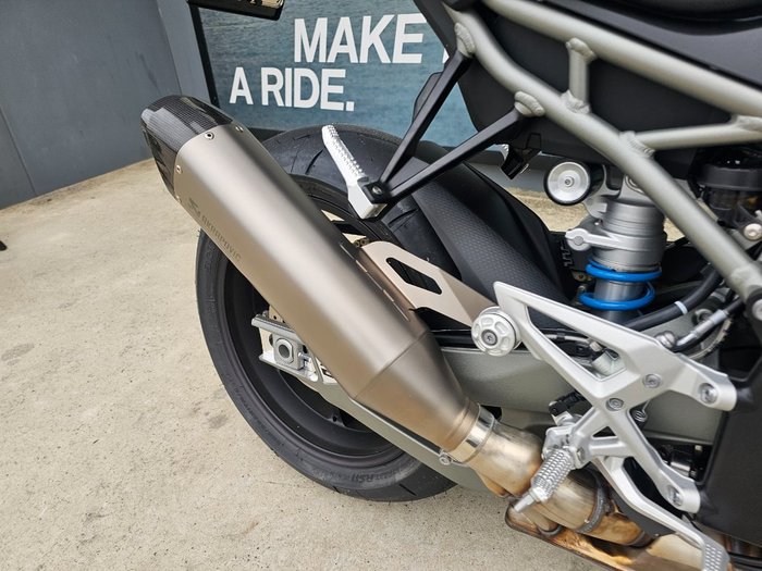 2025 BMW Motorrad M 1000 R White