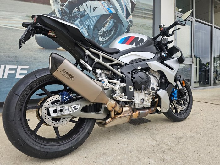 2025 BMW Motorrad M 1000 R White
