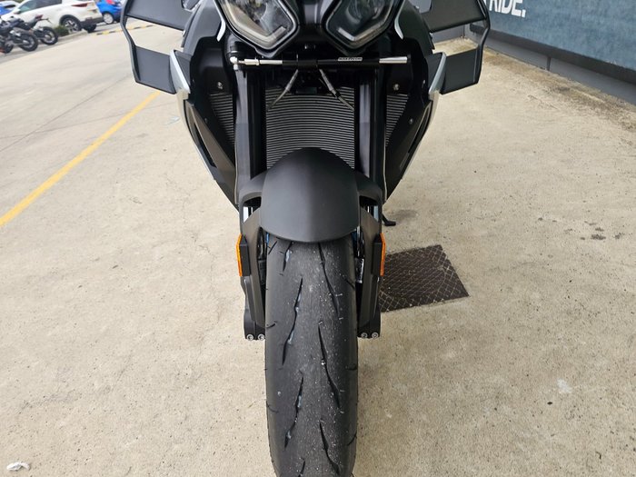 2025 BMW Motorrad M 1000 R White
