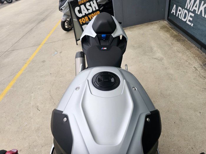 2025 BMW Motorrad M 1000 R White