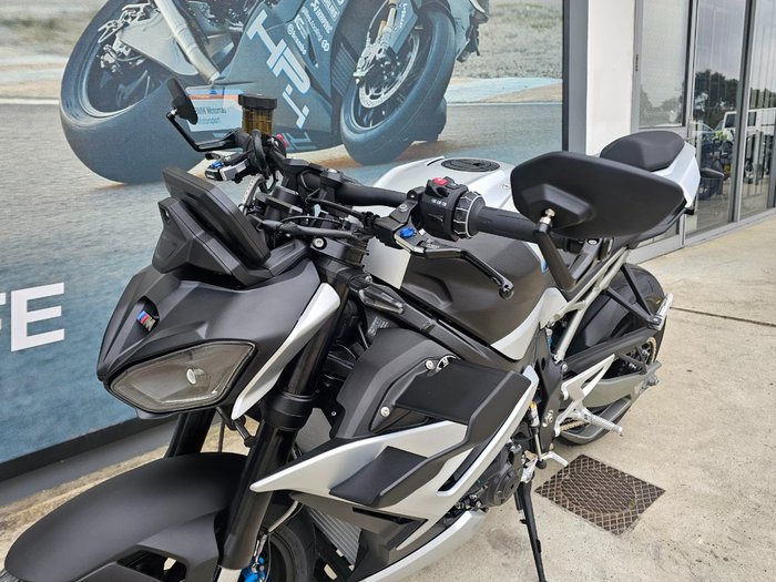 2025 BMW Motorrad M 1000 R White