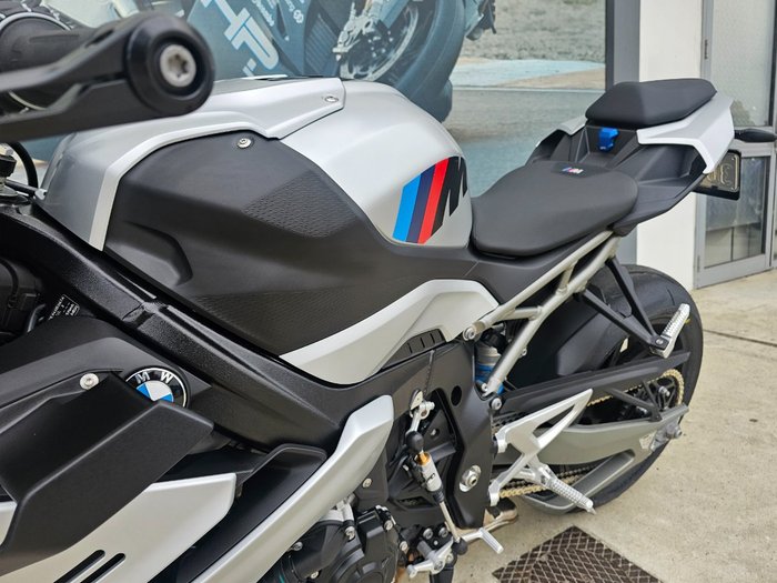 2025 BMW Motorrad M 1000 R White