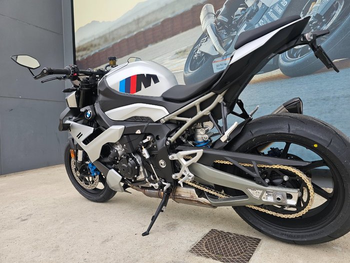 2025 BMW Motorrad M 1000 R White