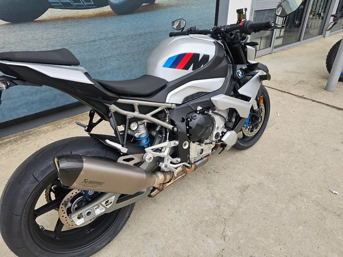 2025 BMW Motorrad M 1000 R White