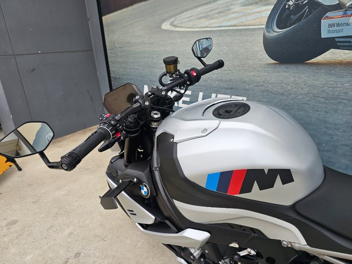 2025 BMW Motorrad M 1000 R White