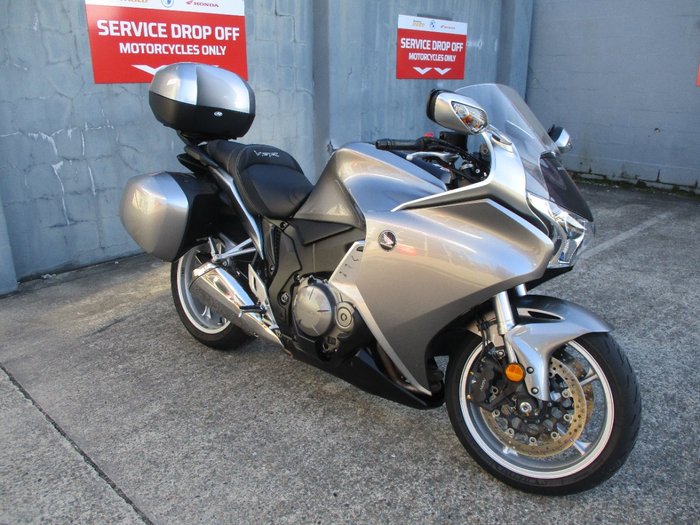 2010 Honda VFR1200F SILVER