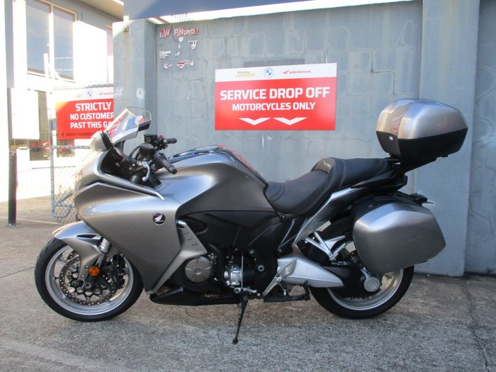 2010 Honda VFR1200F SILVER