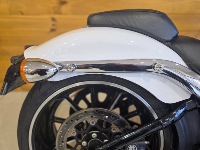 2016 HARLEY-DAVIDSON FXSB SOFTAIL BREAKOUT