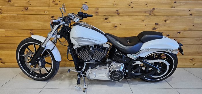 2016 Harley-davidson FXSB SOFTAIL BREAKOUT White