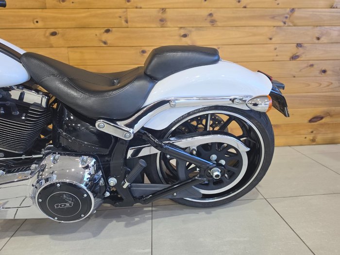 2016 HARLEY-DAVIDSON FXSB SOFTAIL BREAKOUT