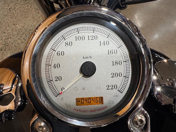 2011 Harley-davidson FXDC DYNA SUPER GLIDE CUSTOM BLACK