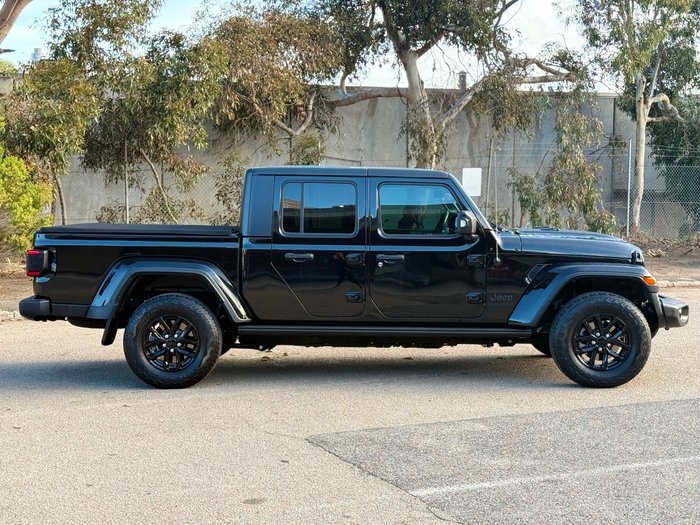 2021 Jeep Gladiator Night Eagle