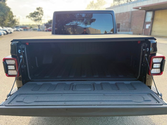 2021 Jeep Gladiator Night Eagle