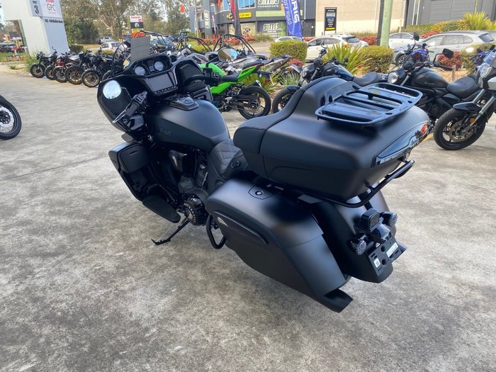 2025 Indian PURSUIT DARK HORSE Black
